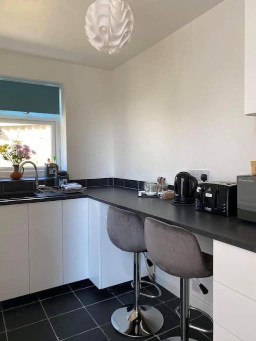 Dingley Dell - Superb Location For Truro In Private Accommodation Perranwell Exterior photo