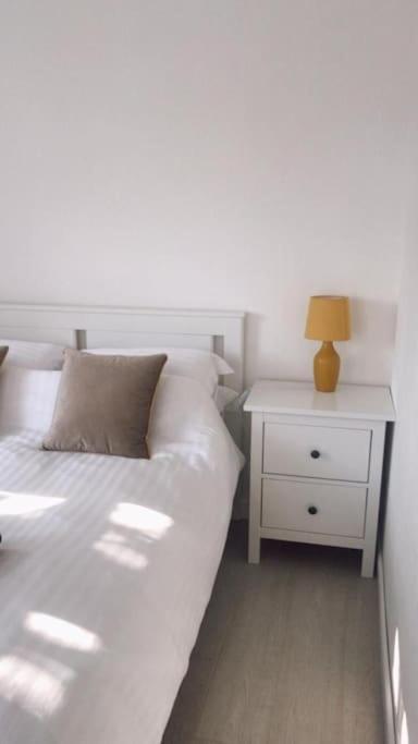 Dingley Dell - Superb Location For Truro In Private Accommodation Perranwell Exterior photo